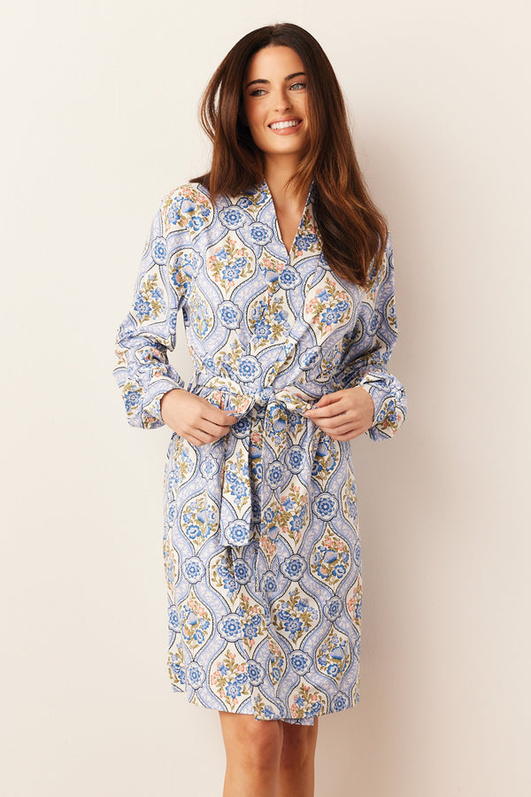 Quinn Cloud Jersey Banded Short Robe in Villeroy